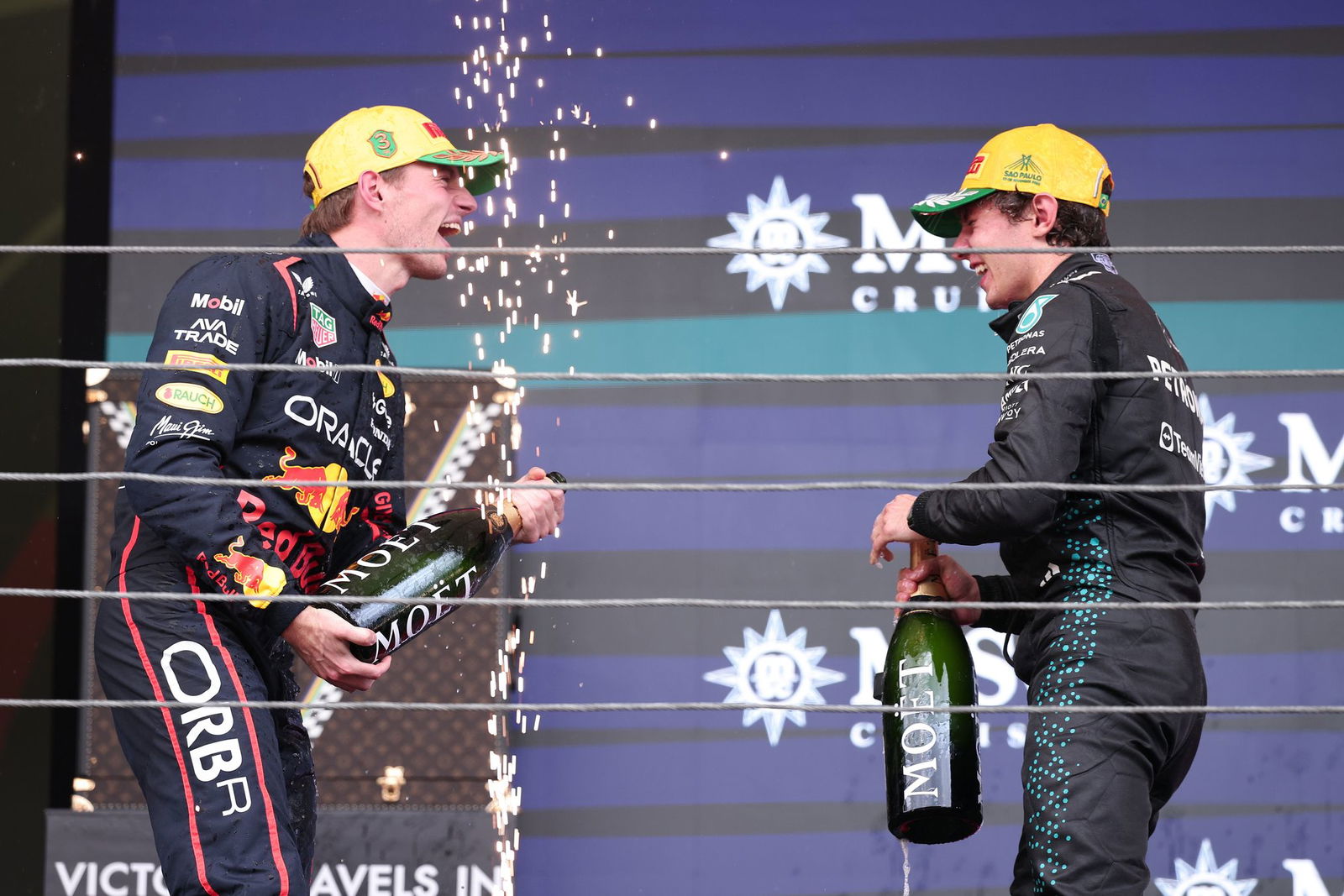 Eine Fahrt von Max Verstappen (l) für den Titel Weltmeister der Herzen. 