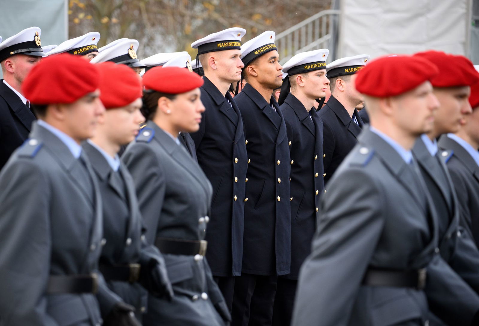 280 Rekrutinnen und Rekruten gelobten, «der Bundesrepublik Deutschland treu zu dienen und das Recht und die Freiheit des deutschen Volkes tapfer zu verteidigen».
