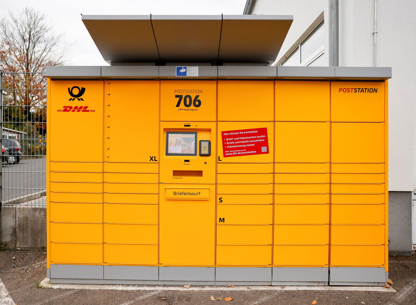 Sieht aus wie ein Automat, ist ein Automat und ist obendrein noch eine Postfiliale: eine Poststation in Sankt Augustin (NRW). 