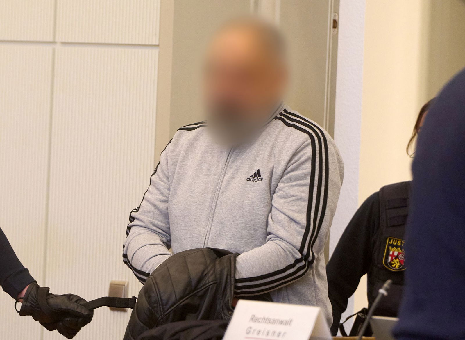 Es geht im Prozess um mutmaßliche Taten von 2012.