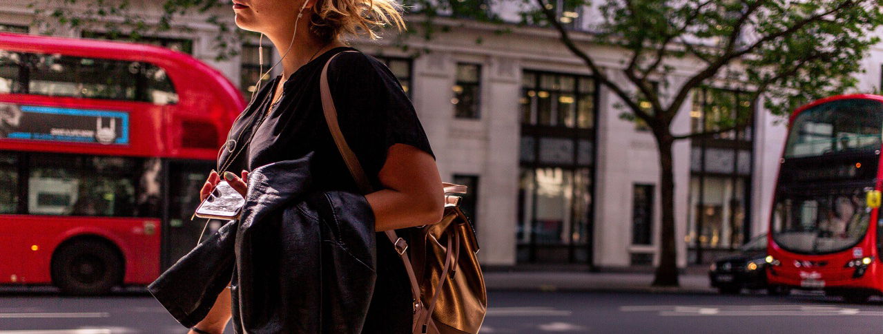 frau auf der straße