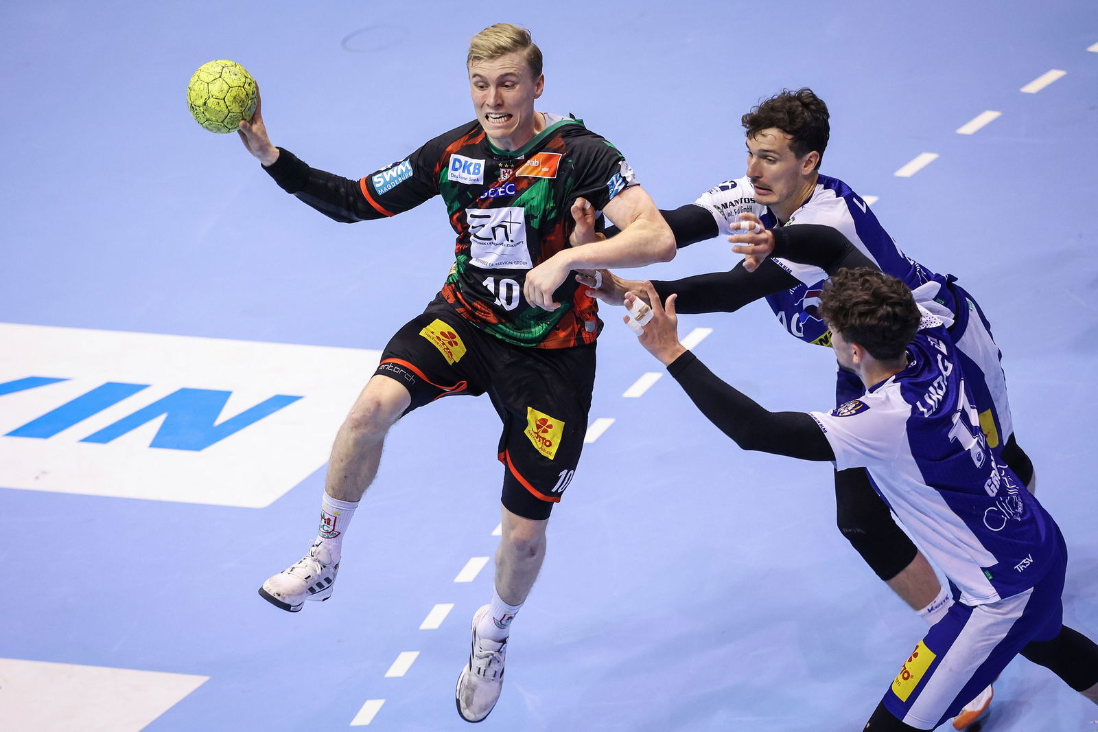 Packt ab der kommenden Saison für Stuttgart zu: Philipp Meyer (r). (Archivfoto)