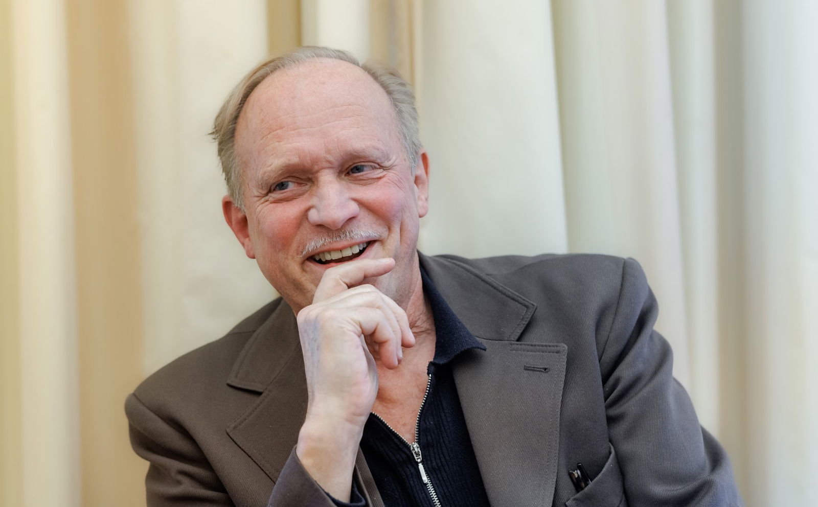 Ulrich Tukur hat nach eigenen Worten noch nie einen Unfall gebaut. (Archivbild)