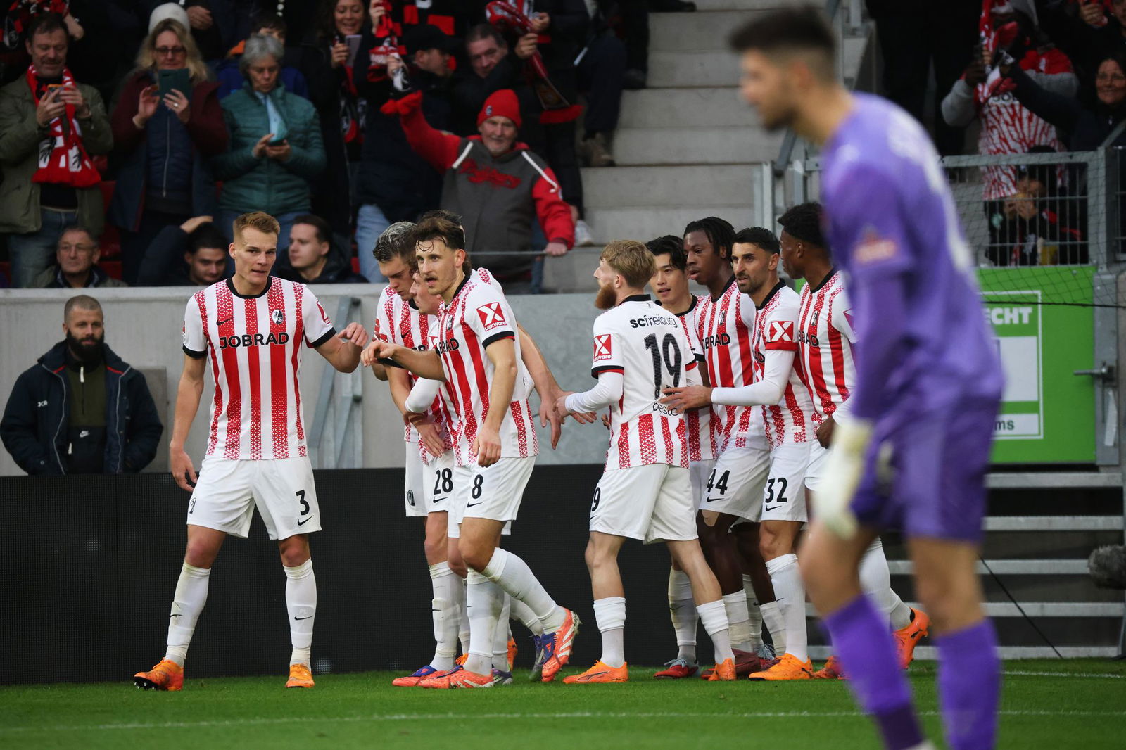 Keeper Nikola Vasilj sah bei Gegentoren unglücklich aus.
