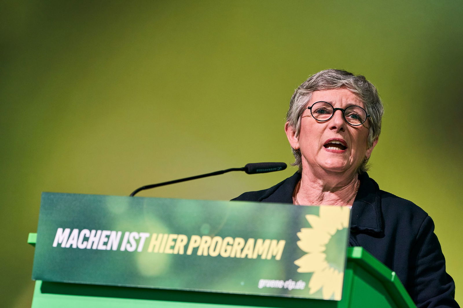 Britta Haßelmann geht in Bingen mit der schwarz-roten Bundesregierung hart ins Gericht.