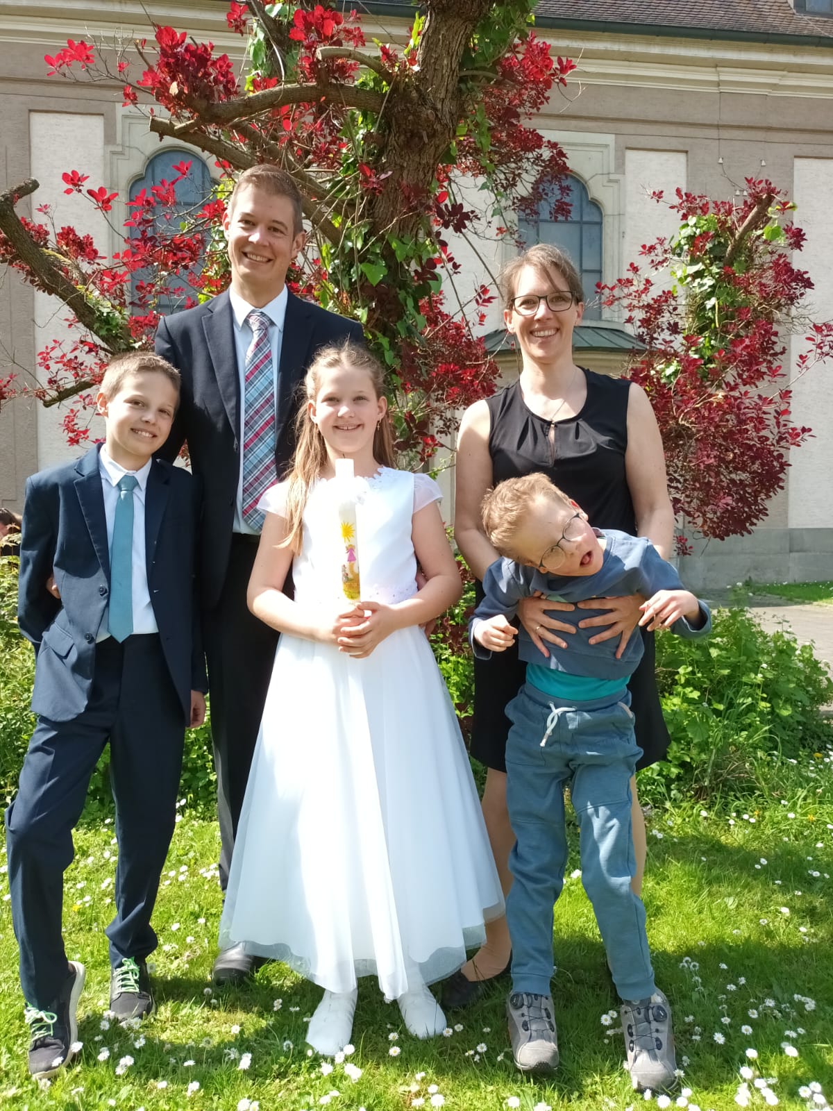 KuR Adrian Kommunion seiner Schwester