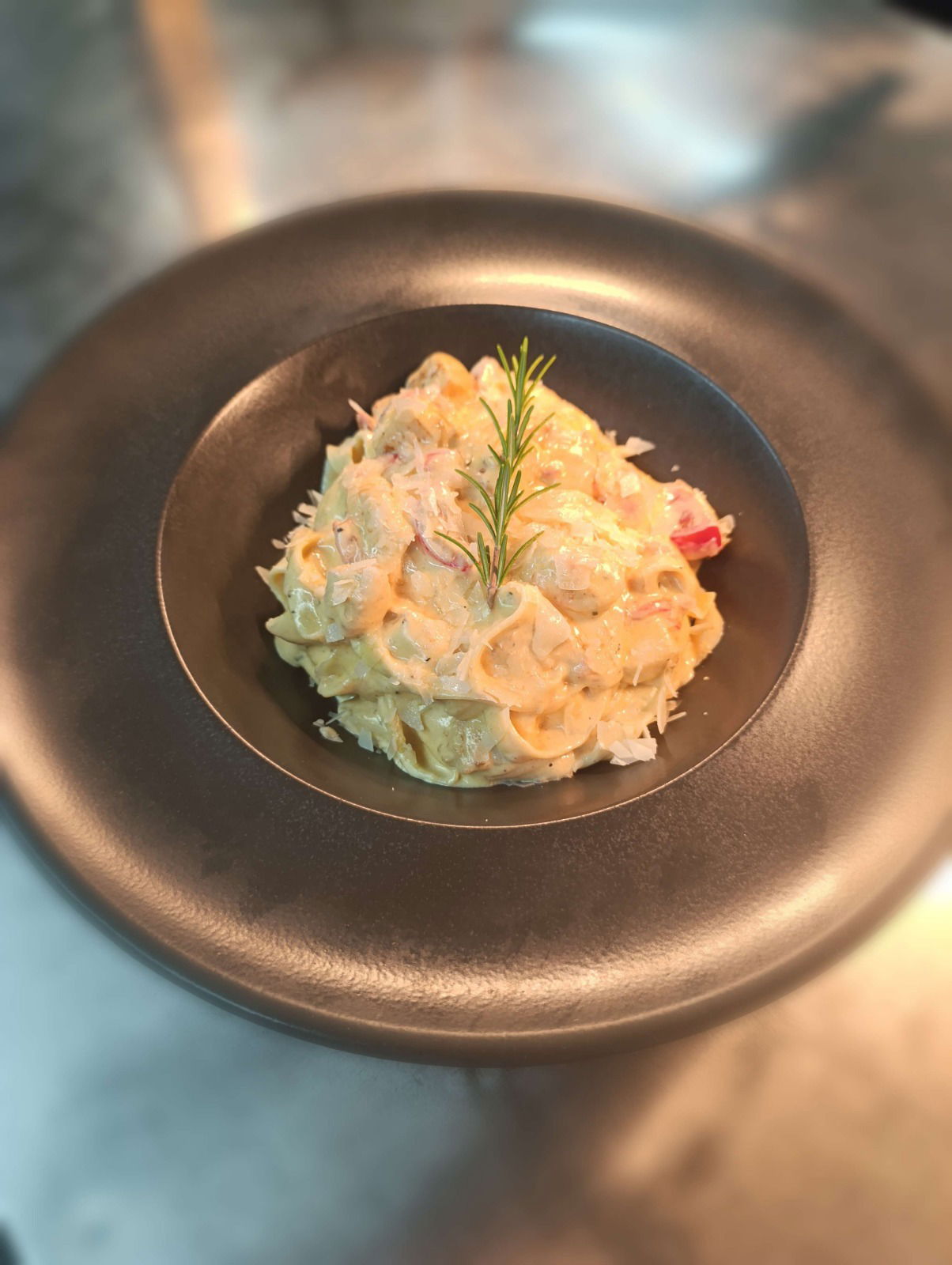 Tagliatelle mit Hähnchen in cremiger Soße