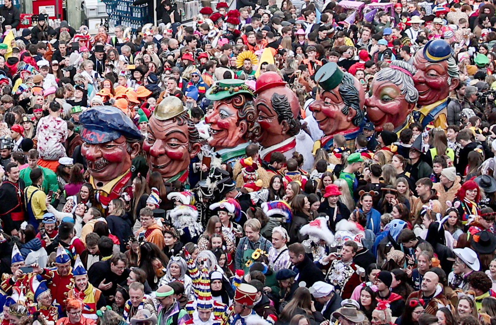 Narren haben den Beginn der Fastnacht am 11.11. in Mainz friedlich gefeiert. (Archivbild) 