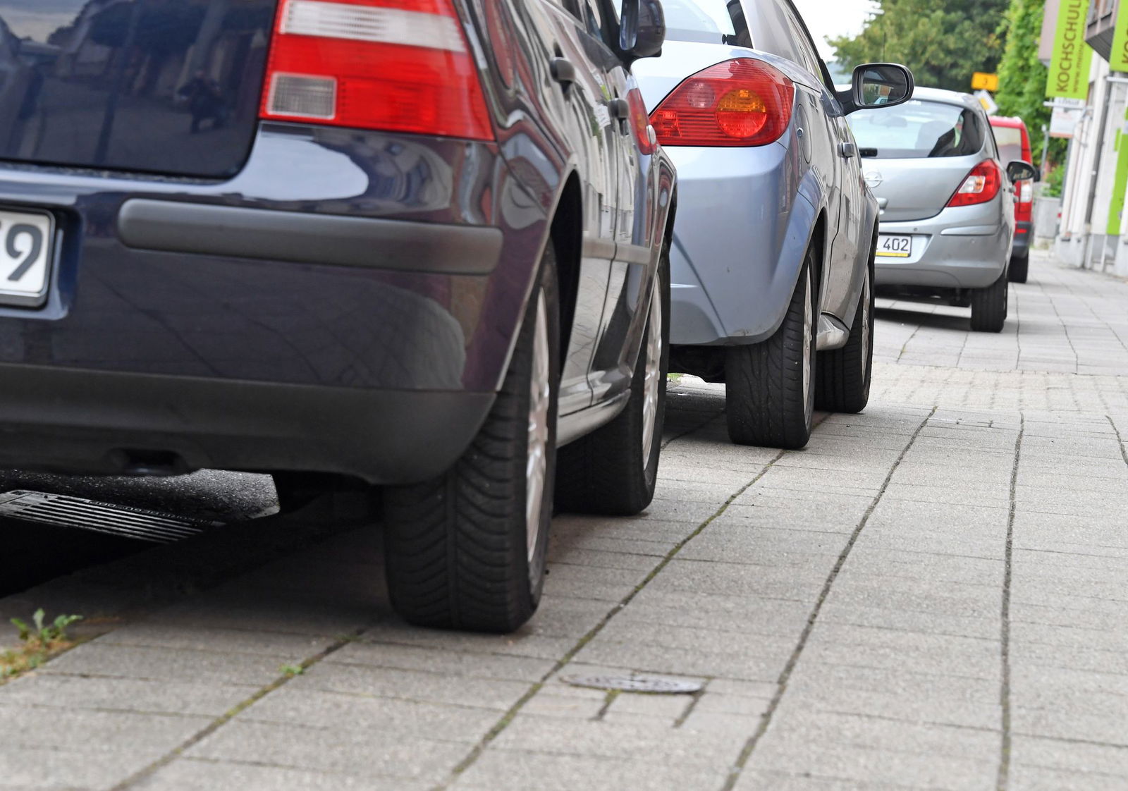 Auf dem Bürgersteig wird es oft eng. (Symbolbild)