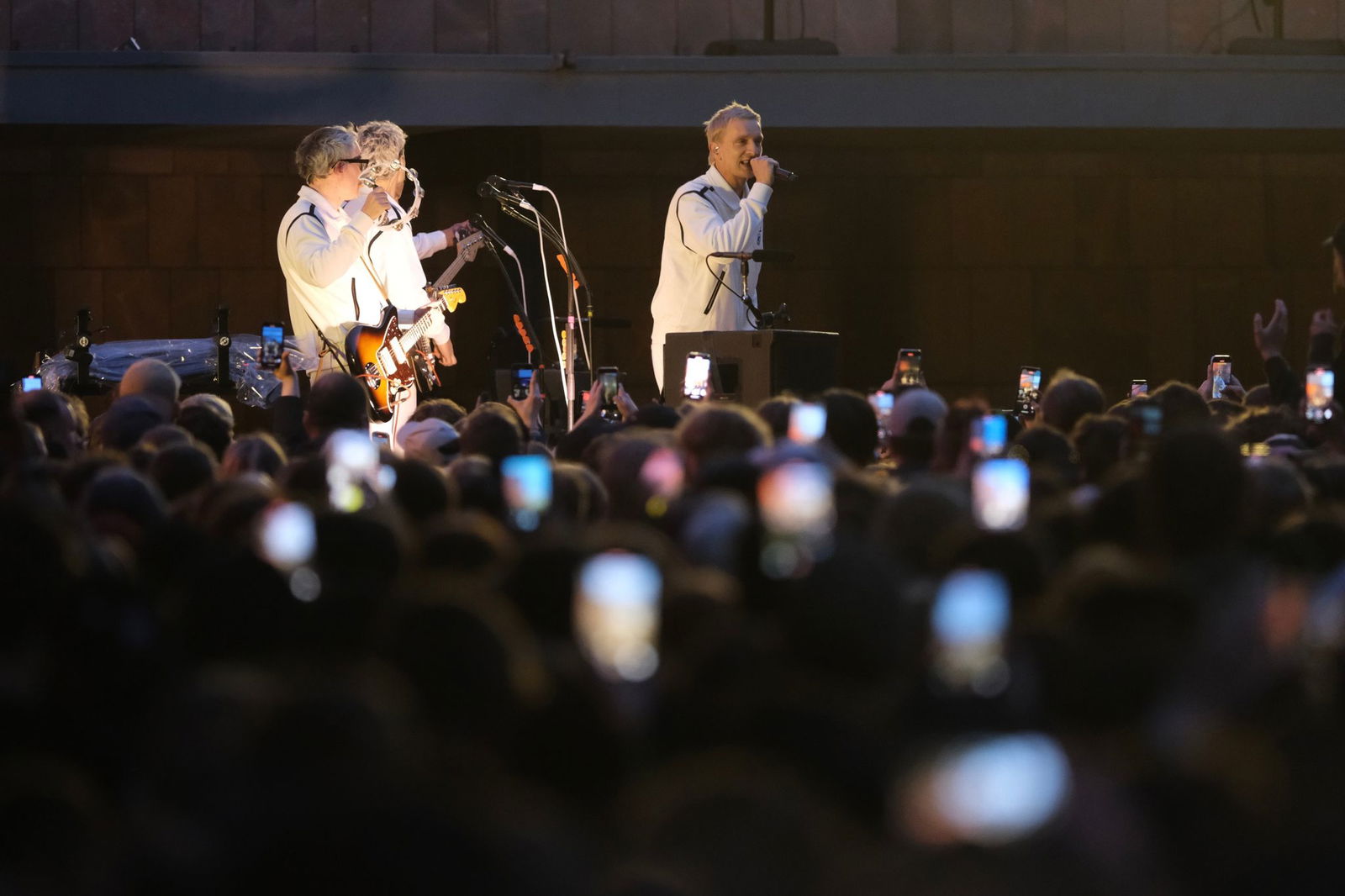 Bei einem Überraschungskonzert in Chemnitz hatte Kraftklub das neue Album «Sterben in Karl-Marx-Stadt» Ende Mai angekündigt. Nun erscheint es am 28. November. (Archivbild)