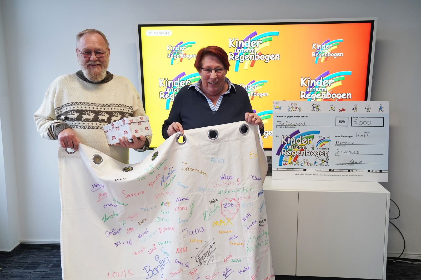 Ehepaar Schmitt für Kinder unterm Regenbogen