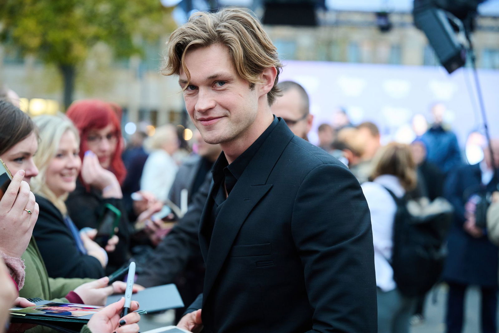 Damian Hardung spielt den Schulschwarm James Beaufort. (Archivbild)