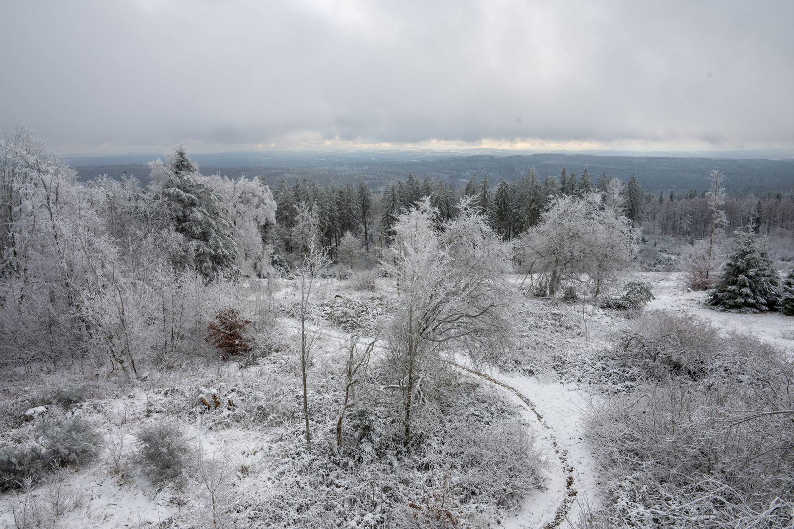 Vor allem in höheren Lagen ist weiterhin mit Schnee zu rechnen. (Symbolfoto)