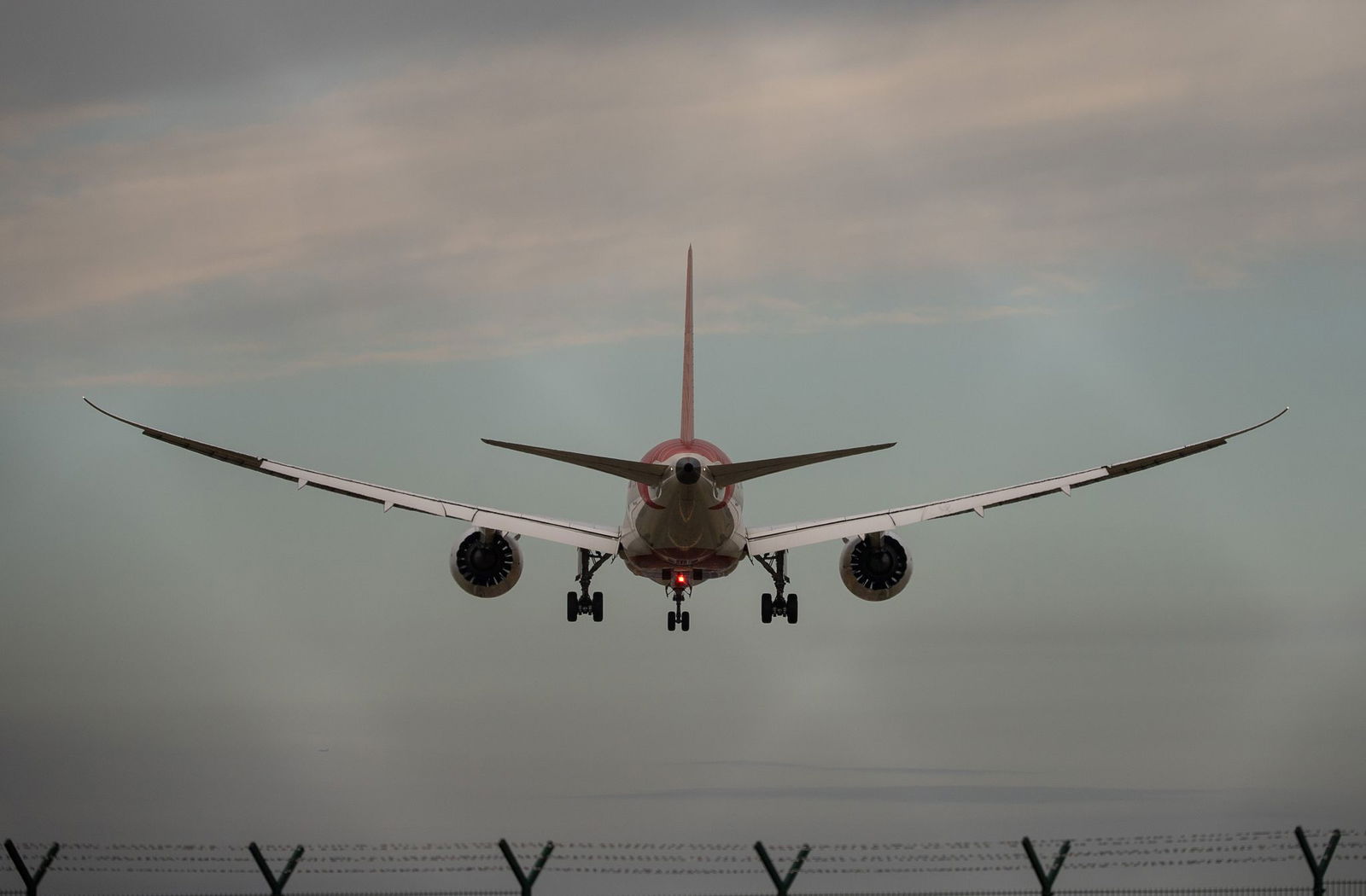 Die Menschen in größeren Städten sollen etwas von Fluglärm entlastet werden. (Archivbild)