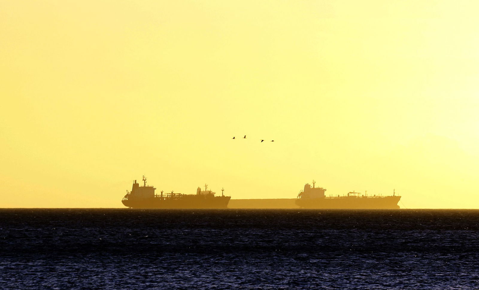 Noch ist unklar, weshalb ein Tanker seinen Kurs änderte. (Symbolbild)