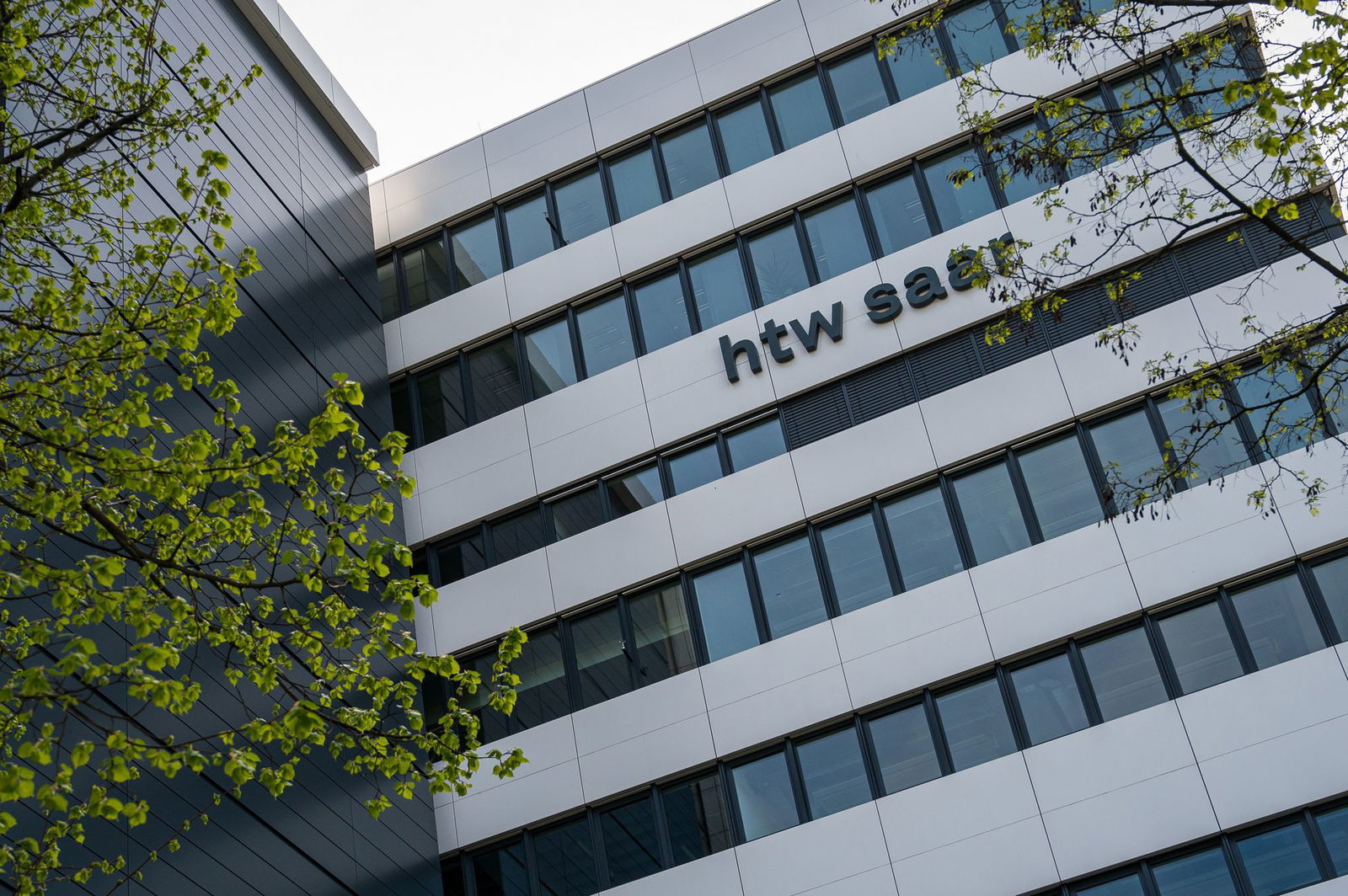 Nicht nur Forschung und Lehre, auch die Gebäude der Hochschule für Technik und Wirtschaft des Saarlandes (htw) sollte man nach Ansicht des Vizepräsidenten im Blick behalten. (Archivbild) 