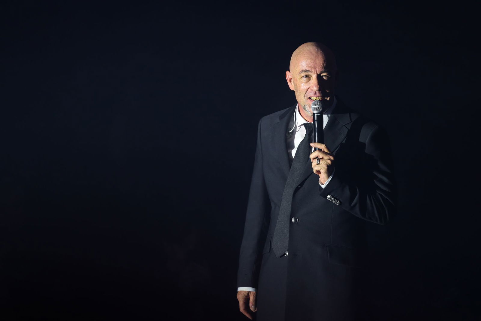 Nach dem kurzen Schreckmoment spielten Unheilig weiter.