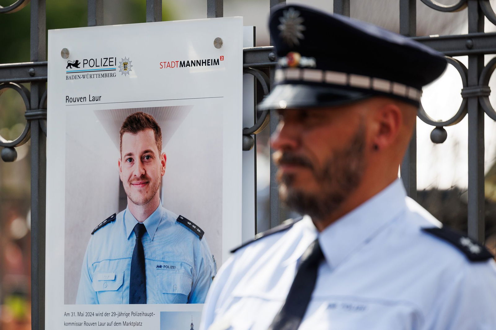 Gedenken auf dem Mannheimer Marktplatz für den getöteten Polizisten Rouven Laur. (Archivbild)