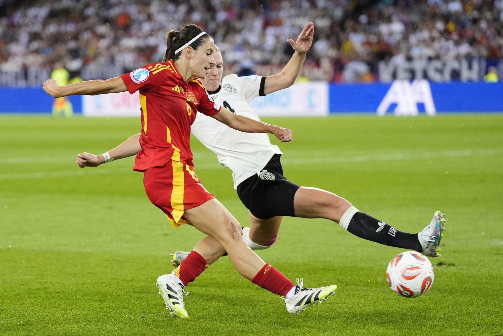 Das EM-Halbfinale im Sommer entschied Spaniens Aitana Bonmatí mit diesem Schuss. Wie geht es diesmal aus?