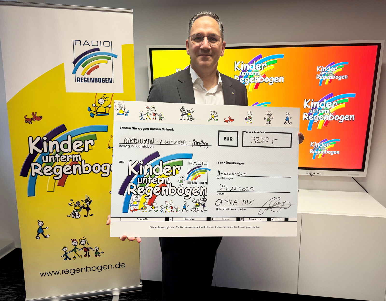 KuR Spendenübergabe Office Mix