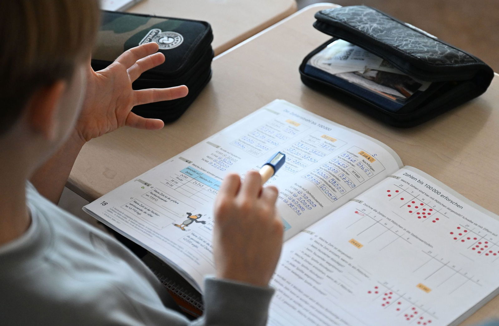 Auf welche Schulart geht es nach der Grundschule? Darüber entscheidet unter anderem der Leistungstest Kompass 4 mit. (Archivbild)