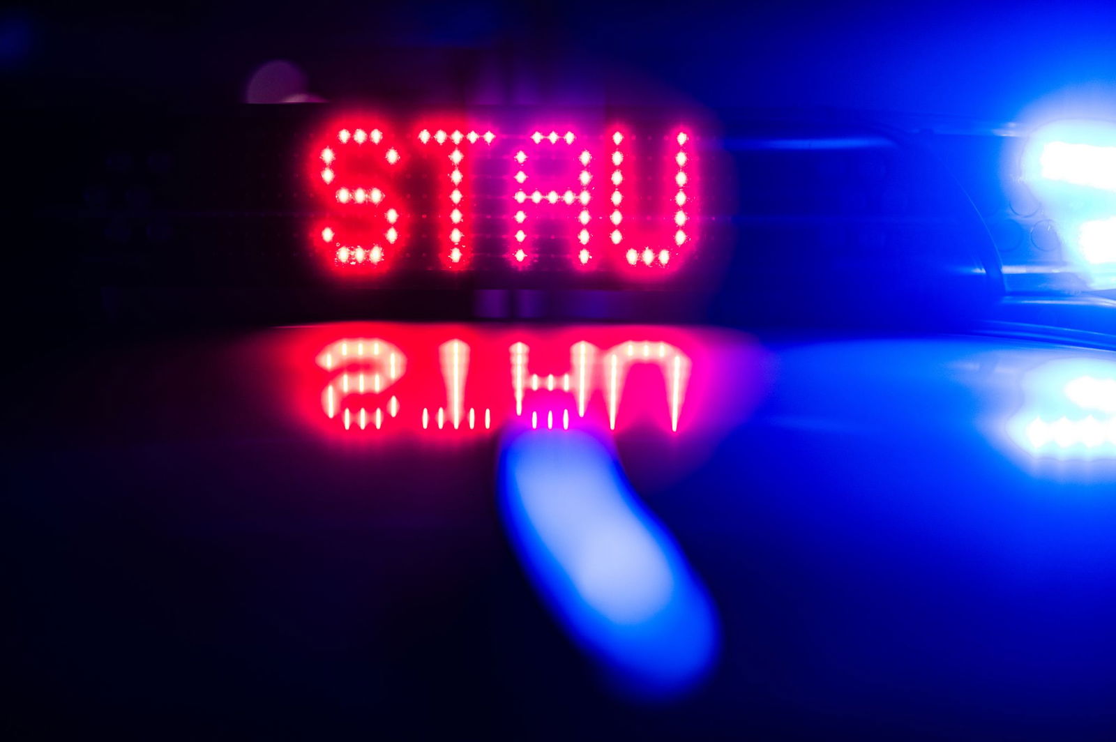 Auf der Autobahn 5 im Kreis Karlsruhe kommt es zu einem langen Stau. (Symbolbild)