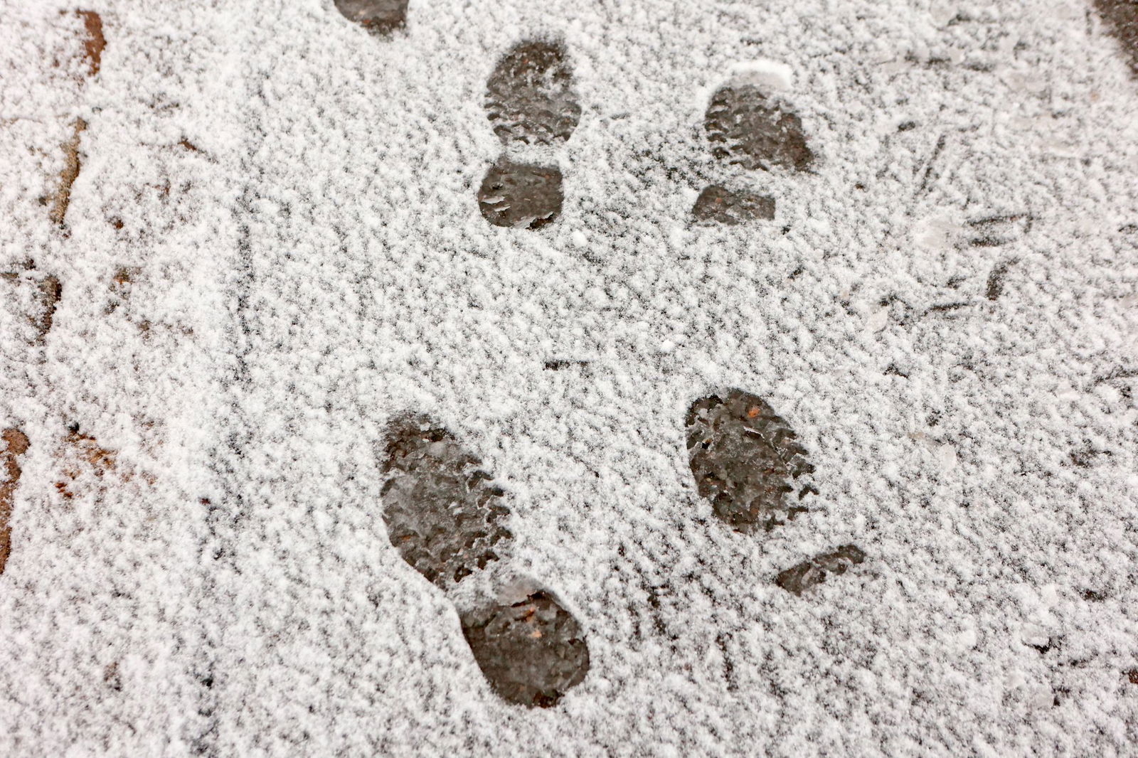 Am Donnerstag kann es schon ab 300 Metern schneien. (Symbolbild)
