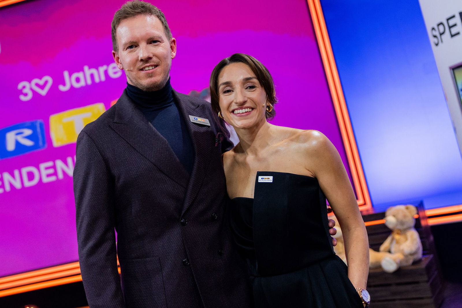 Gemeinsam sammelte das Paar Spenden an der Telefonhotline. 