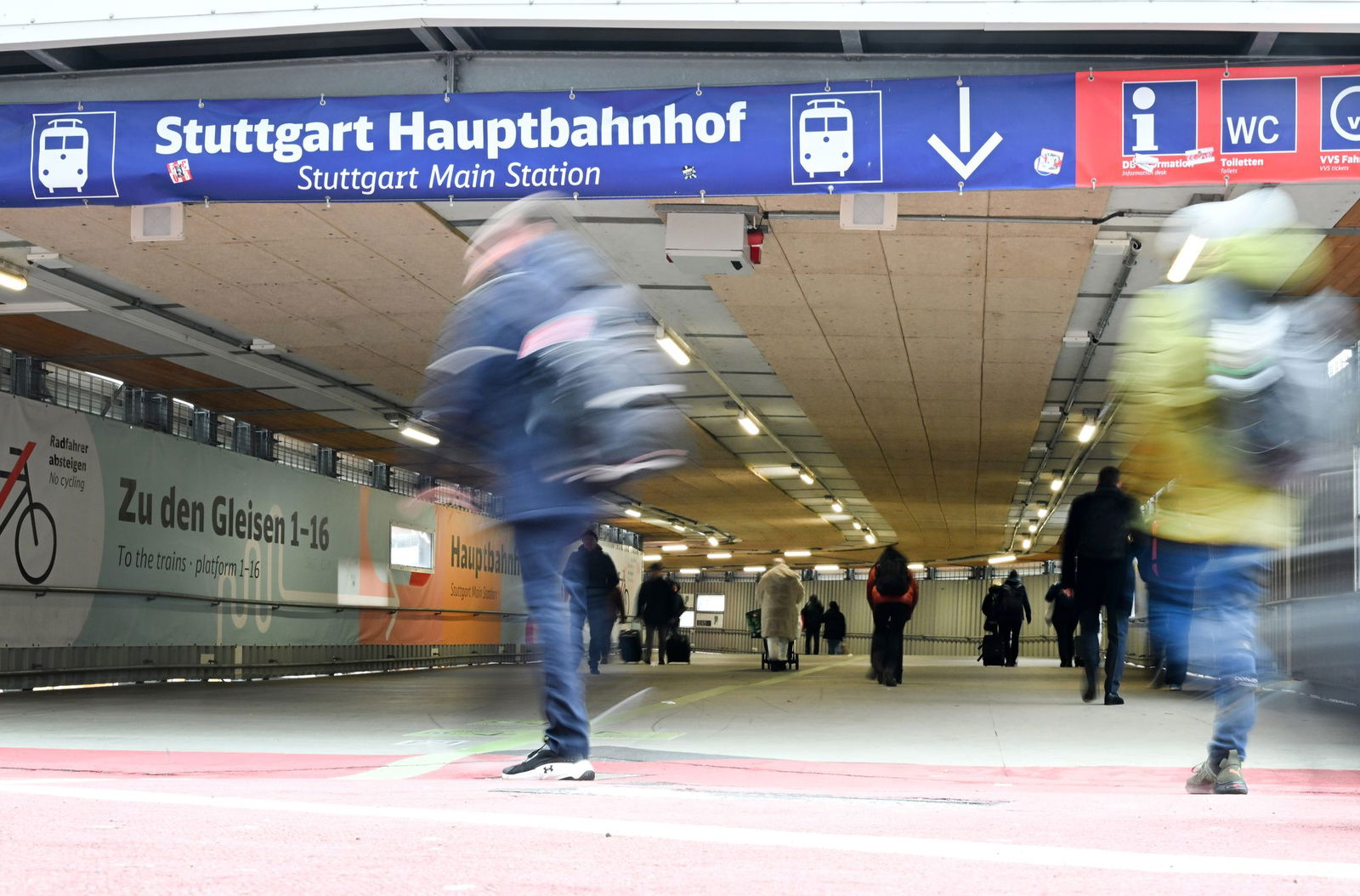 Mit oder ohne Wanderschuhe: Man macht lange Meter am Stuttgarter Hauptbahnhof.