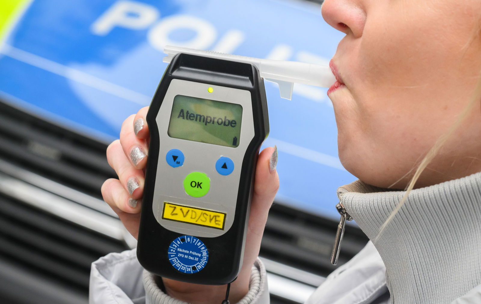 Die Polizei führte bei der Autofahrerin einen Atemalkoholtest durch. (Symbolbild)