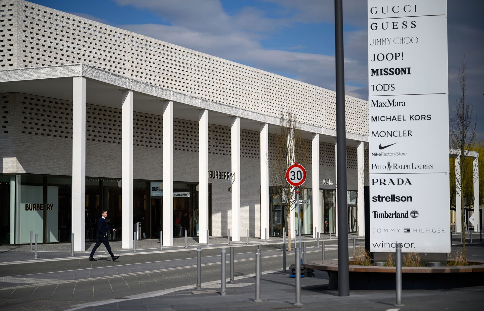 Ein Mann hat in einem Bekleidungsgeschäft Luxusware gestohlen. (Archivbild)