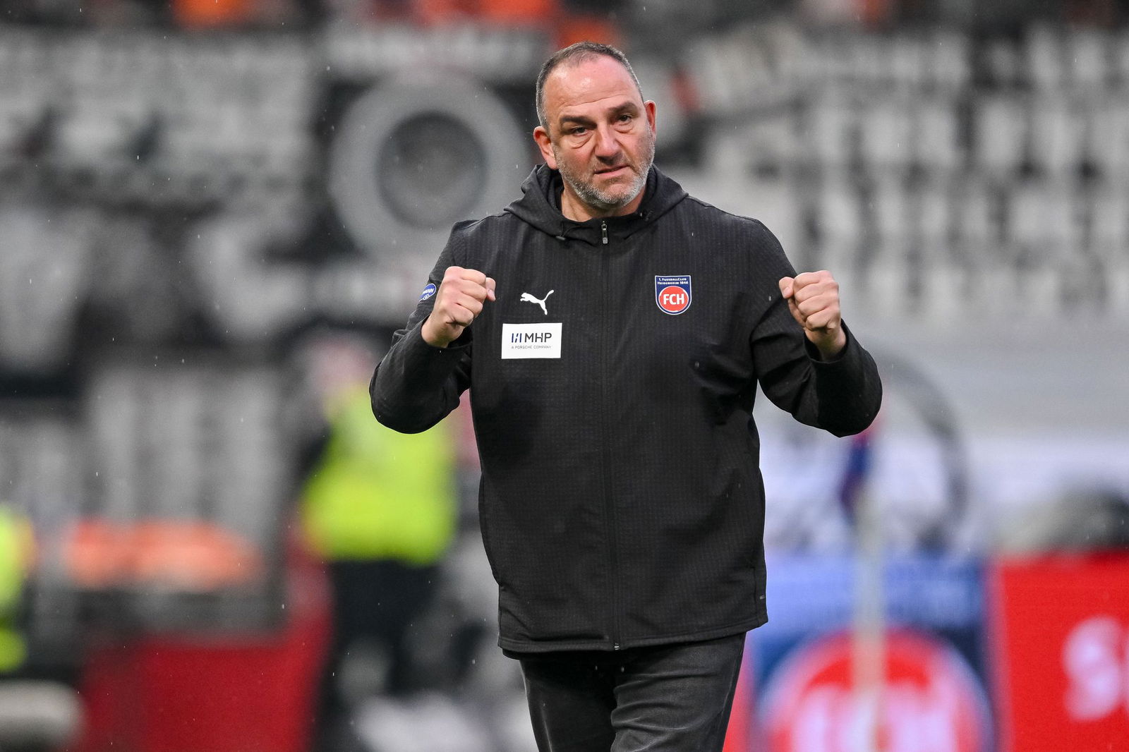 Jubel über einen Punkt: Trainer Frank Schmidt.