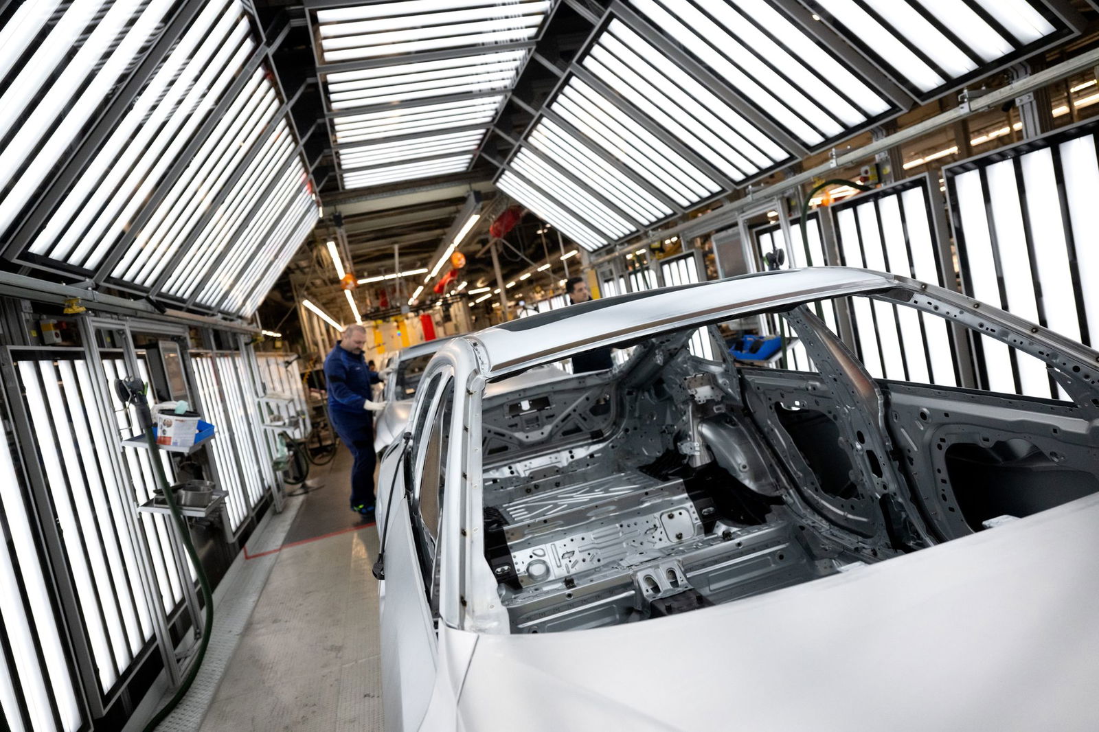 Wieviele Mitarbeiter werden künftig im Fahrzeugbau beschäftigt sind? Diese Frage beschäftigt aktuell viele Menschen in der Automobil- und Zulieferbranche. (Symbolbild)  