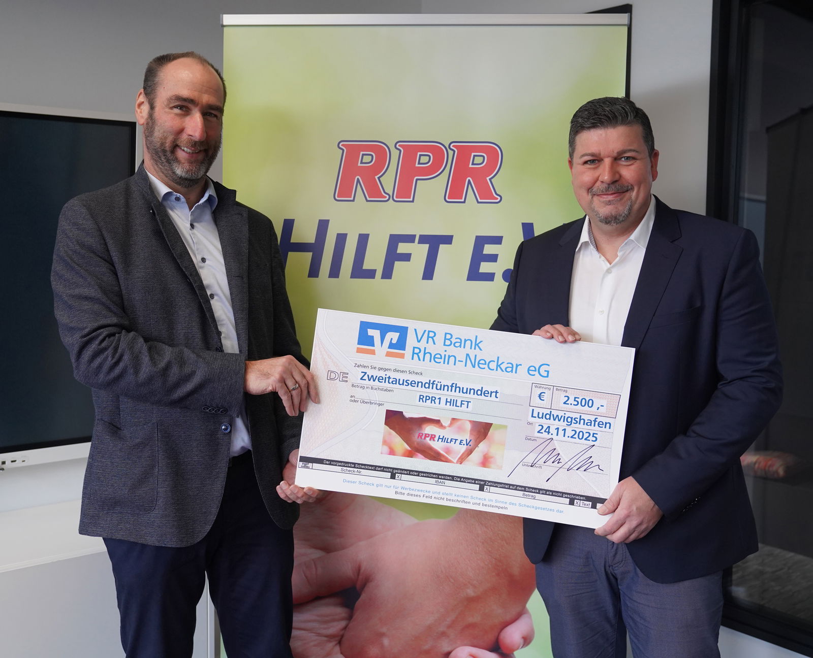 RPR Hilft Spendenübergabe VR Bank