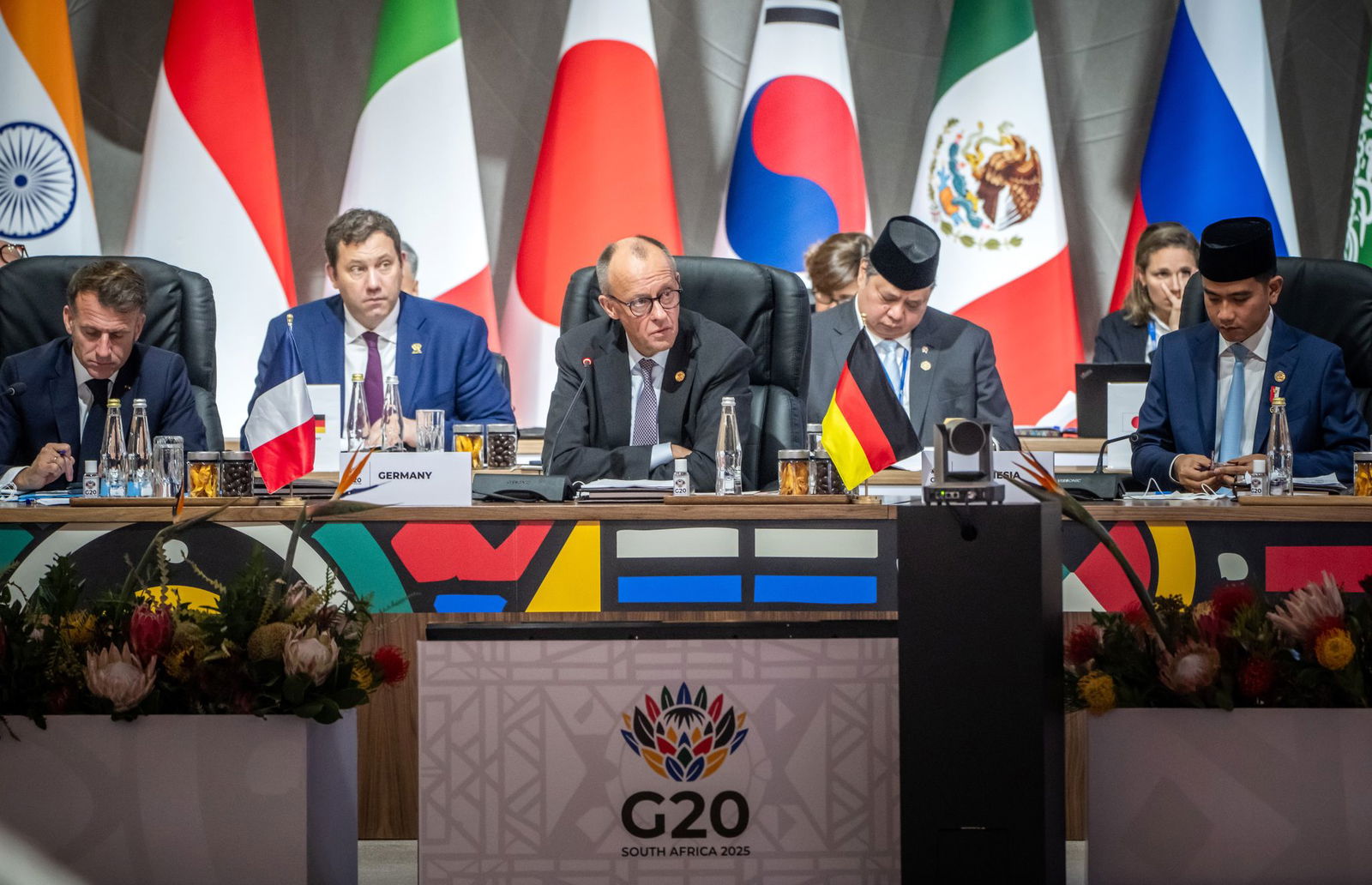 Kanzler Friedrich Merz (CDU) bei den Beratungen der G20-Runde in Johannesburg. Auch für ihn wurde der Gipfel durch die Diskussionen über den umstrittenen US-Vorschlag für einen Frieden in der Ukraine überschattet. 