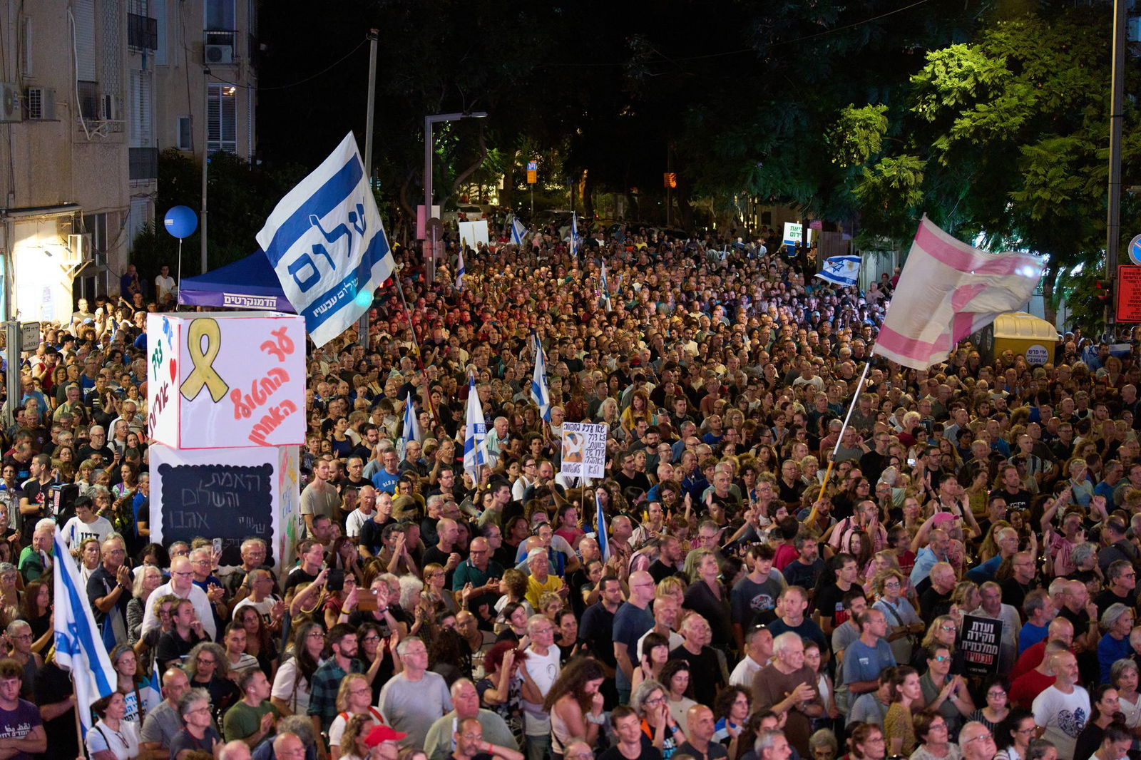 Schätzungen zufolge beteiligten sich etwa 150.000 Menschen an der Gedenkveranstaltung für den 1995 ermordeten damaligen israelischen Regierungschef Izchak Rabin.