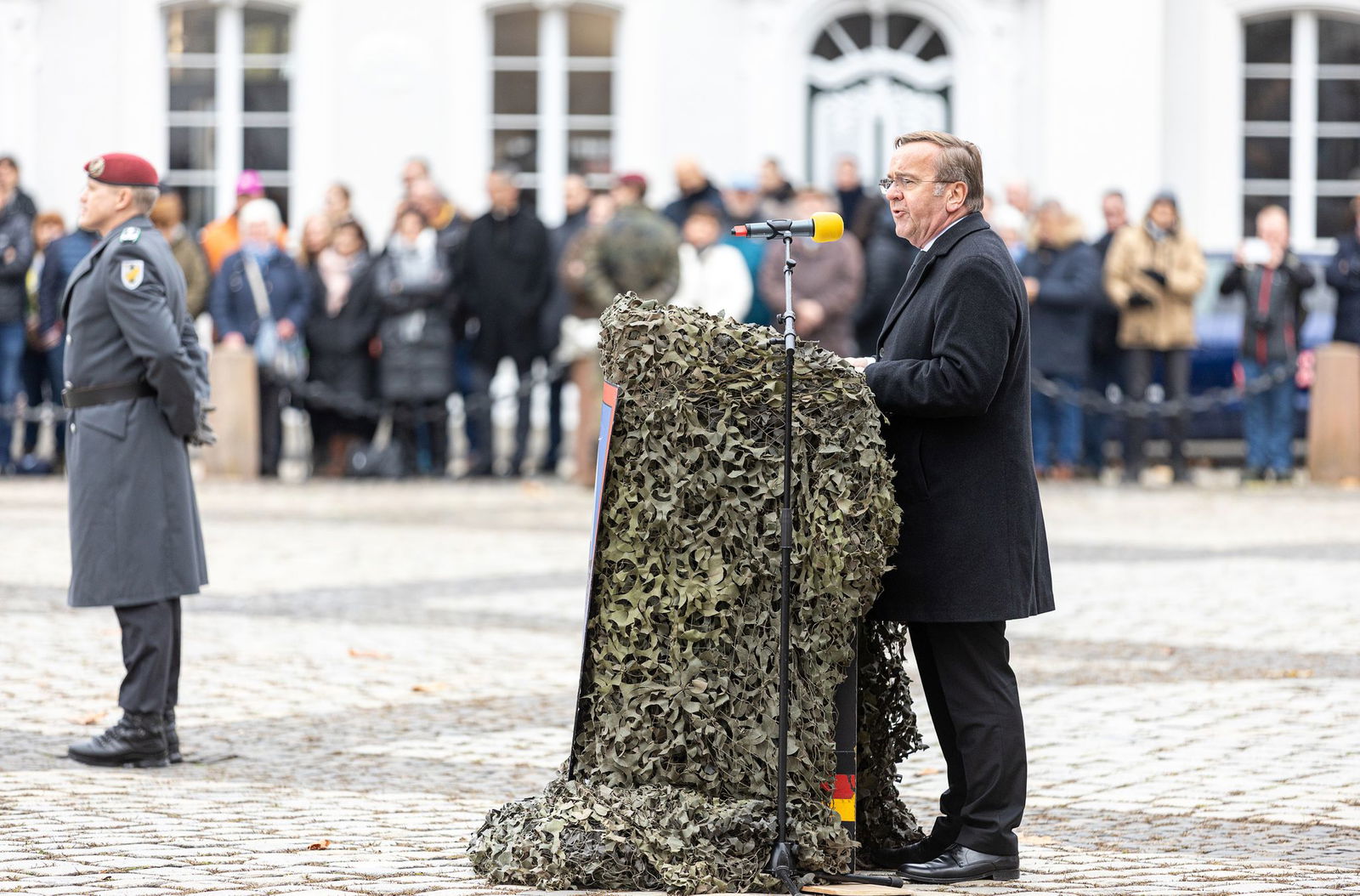 Bundesverteidigungsminister Boris Pistorius (SPD) spricht beim feierlichen Gelöbnis.