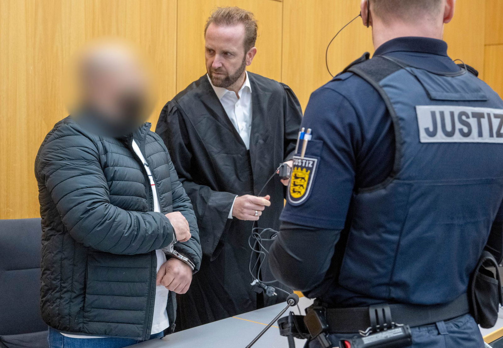 Ein 34-Jähriger steht wegen versuchten Mordes vor Gericht.