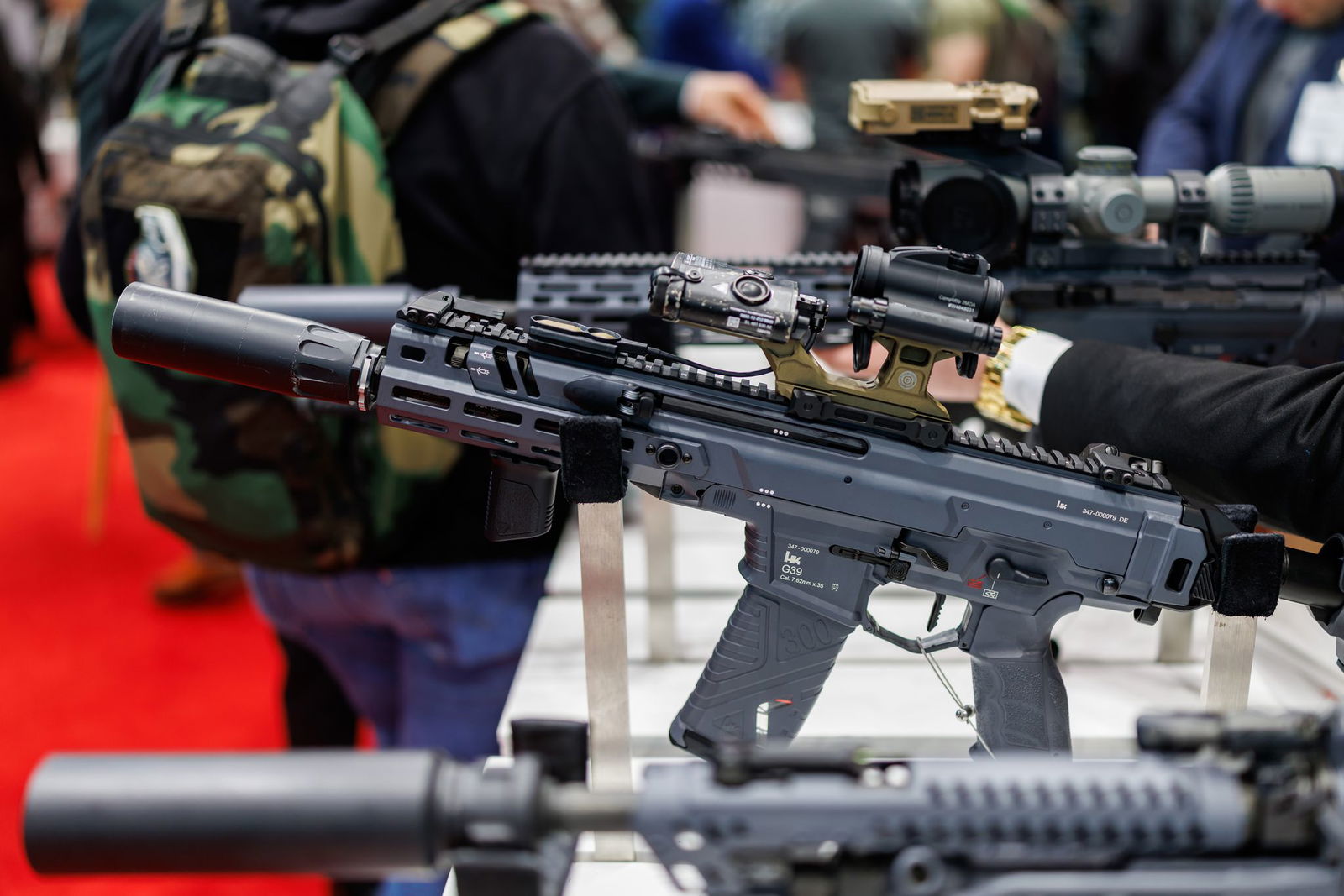 Waffen von Heckler & Koch, ausgestellt bei der Nürnberger Messe für Sicherheitstechnologie Enforce Tac im Februar 2025.