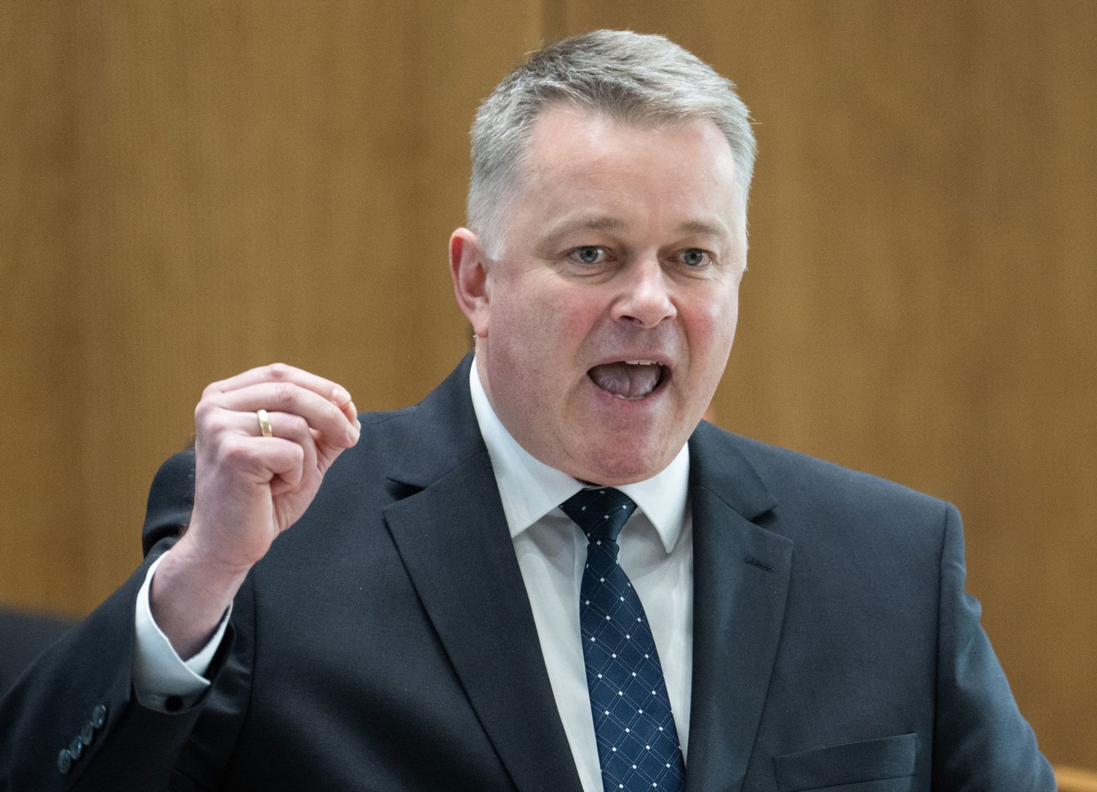 Die Dörfer, Städte und Gemeinden in Rheinland-Pfalz steckten in tiefgreifenden Haushaltskrisen, warnt CDU-Fraktionschef Gordon Schnieder. (Archivbild)