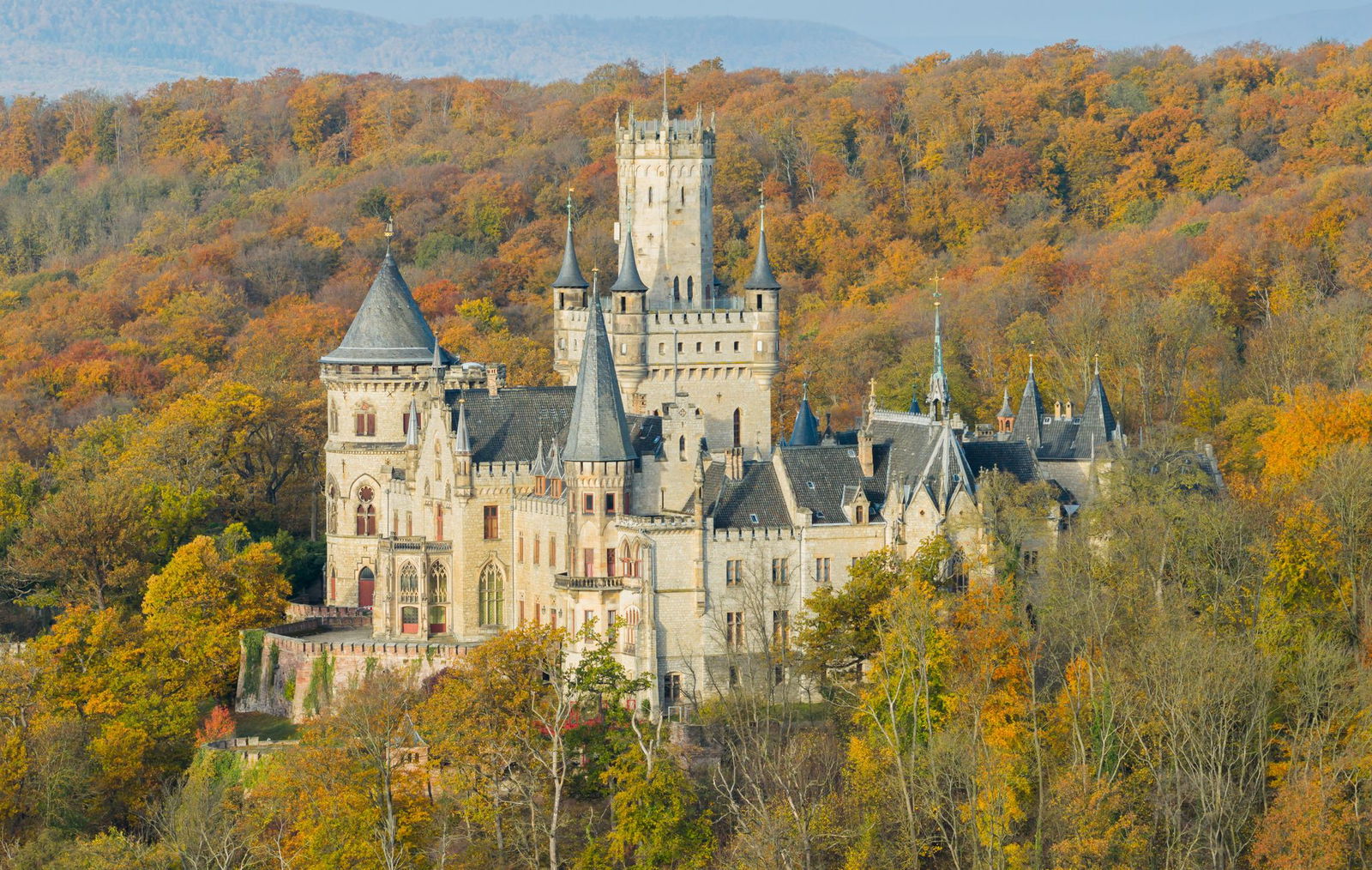 Schloss Marienburg bei Hannover verwandelt sich in «Maxton Hall» in ein britisches Eliteinternat.