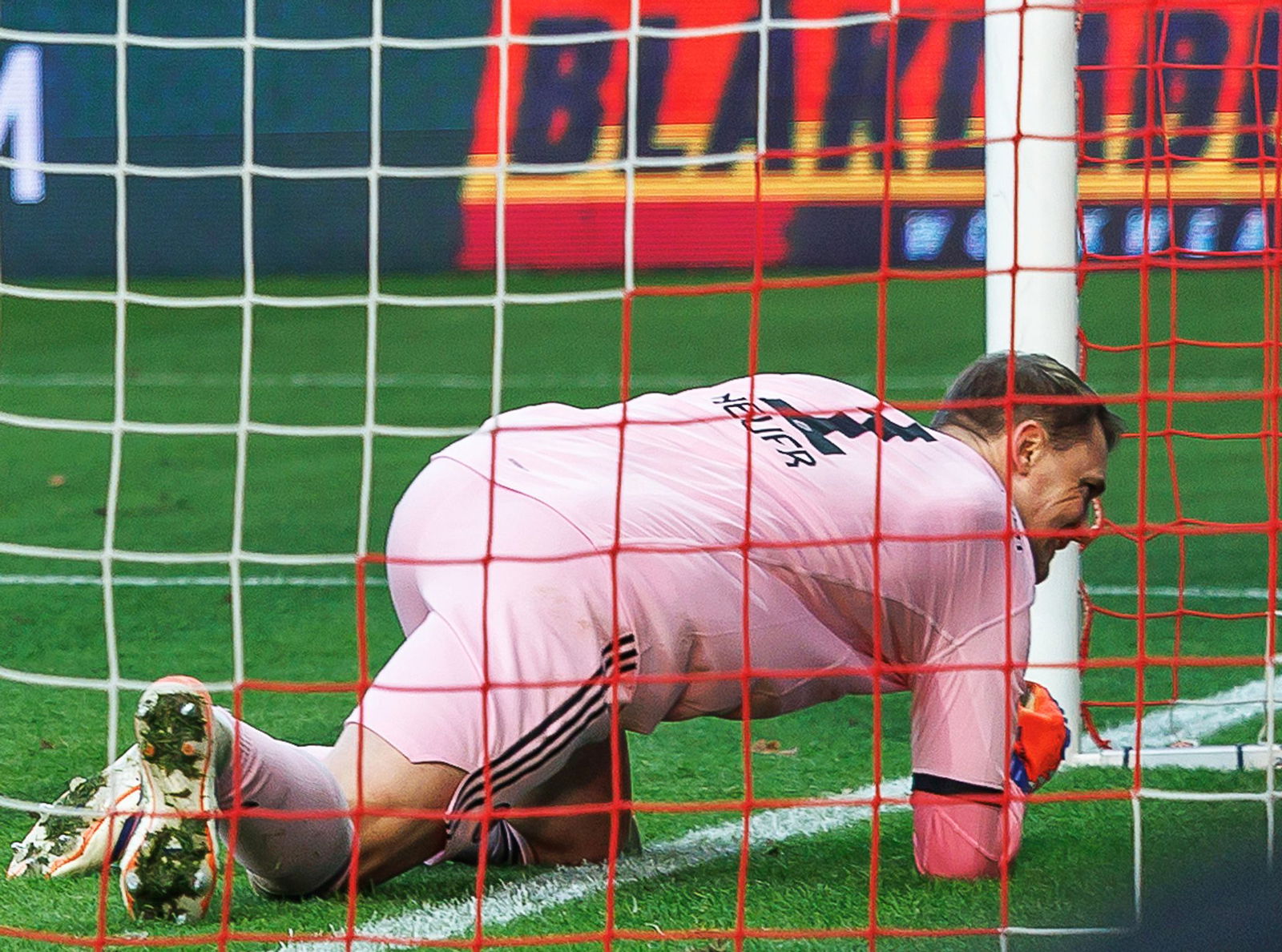 Manuel Neuer sah beim Tor der Berliner unglücklich aus. 