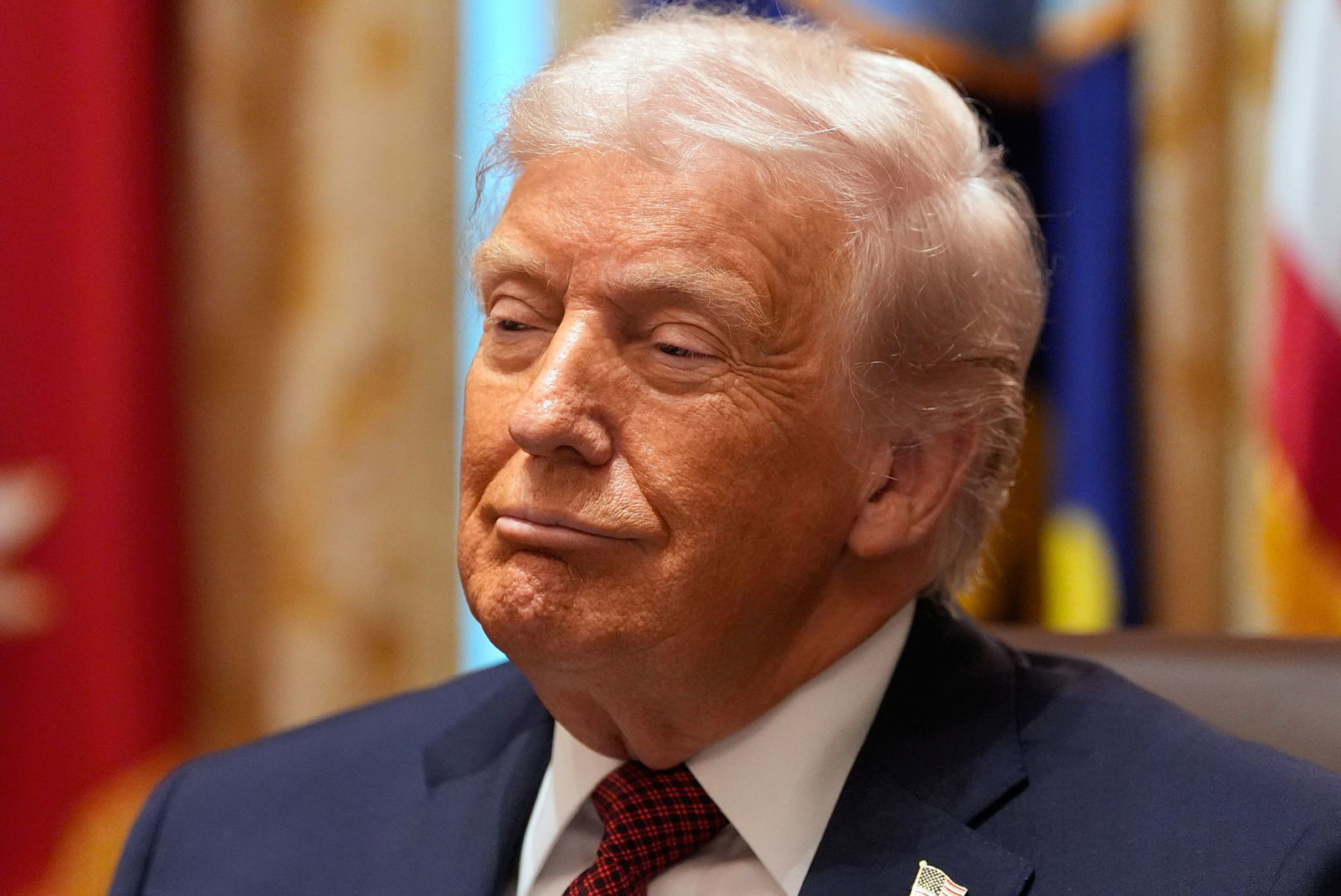 Trump stellt sich hinter seinen Verteidigungsminister Hegseth.