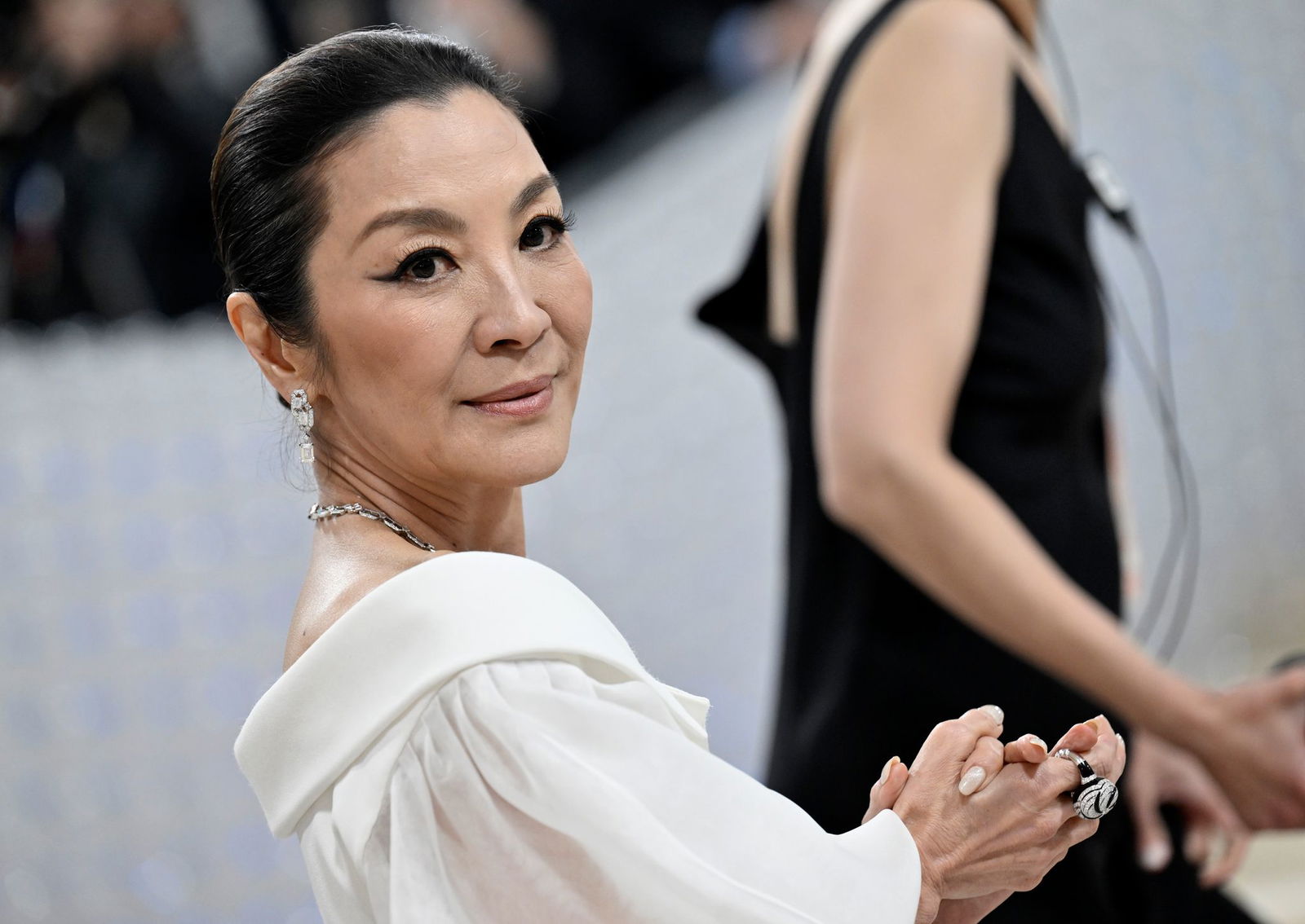 Schauspielerin Michelle Yeoh bekommt den Goldenen Ehrenbären. (Archivbild)