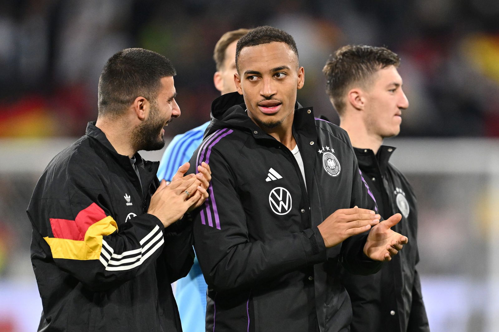 Haben guten Chancen auf die WM-Teilnahme 2026: Die VfB-Profis Undav (l), Leweling (M) und Stiller.