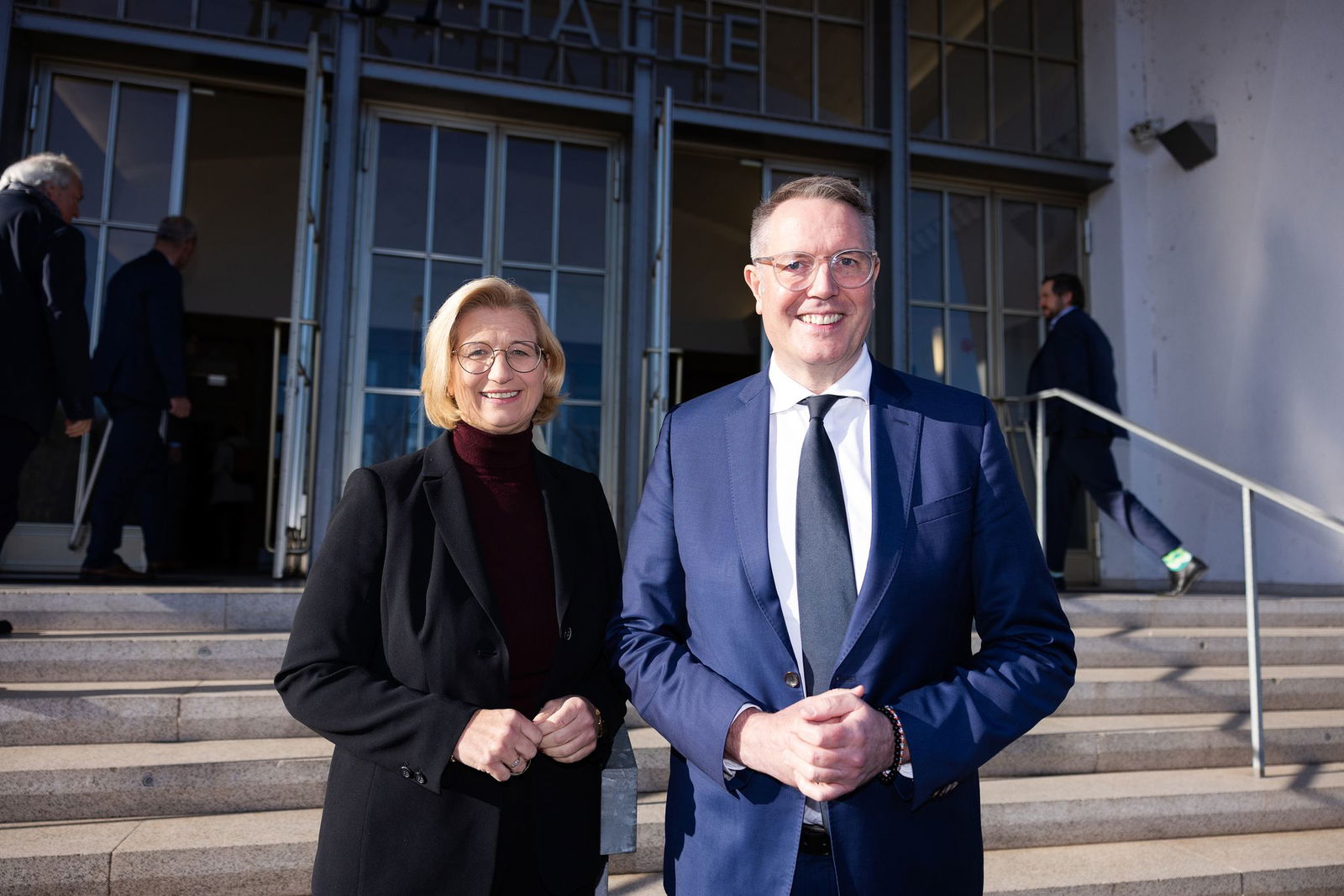 Die beiden SPD-Regierungschefs Anke Rehlinger und Alexander Schweitzer geben privat kein Geld für Raketen und Böller an Silvester aus. (Archivbild) 
