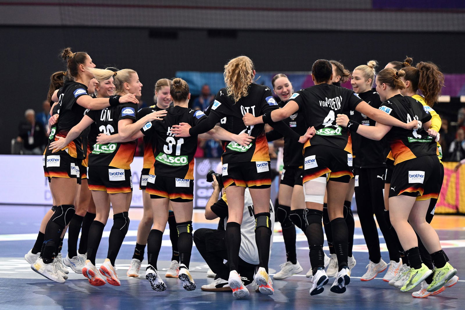 Sechs Spiele, sechs Siege: So gut spielten Deutschlands Handballerinnen selten.