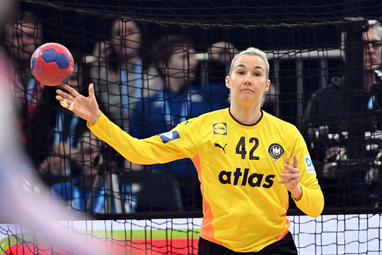 Fünf Paraden in der ersten Halbzeit: DHB-Keeperin Katharina Filter.