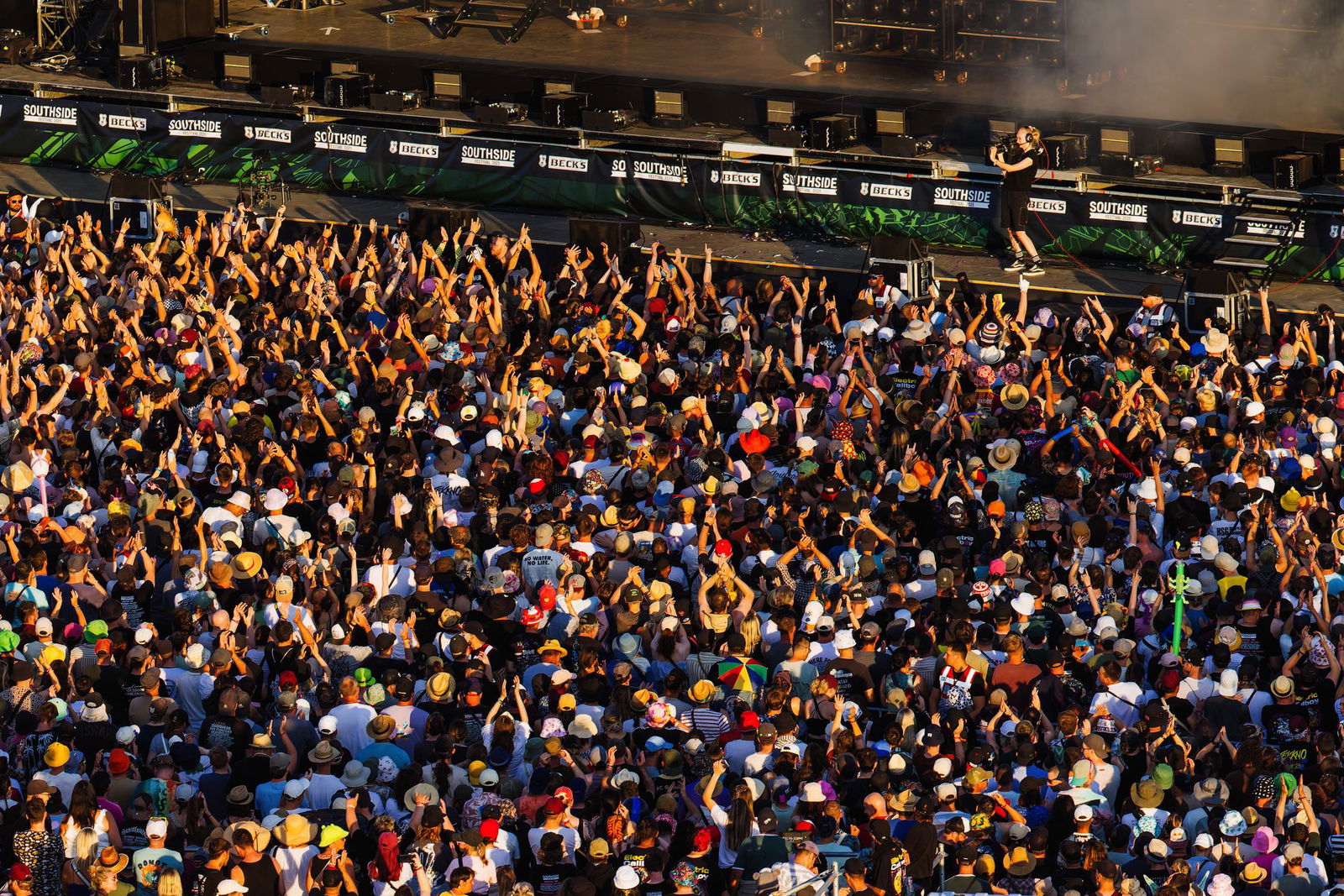 Die Band Billy Talent soll als einer der Headliner 2026 die Bühne rocken. (Archivbild)  