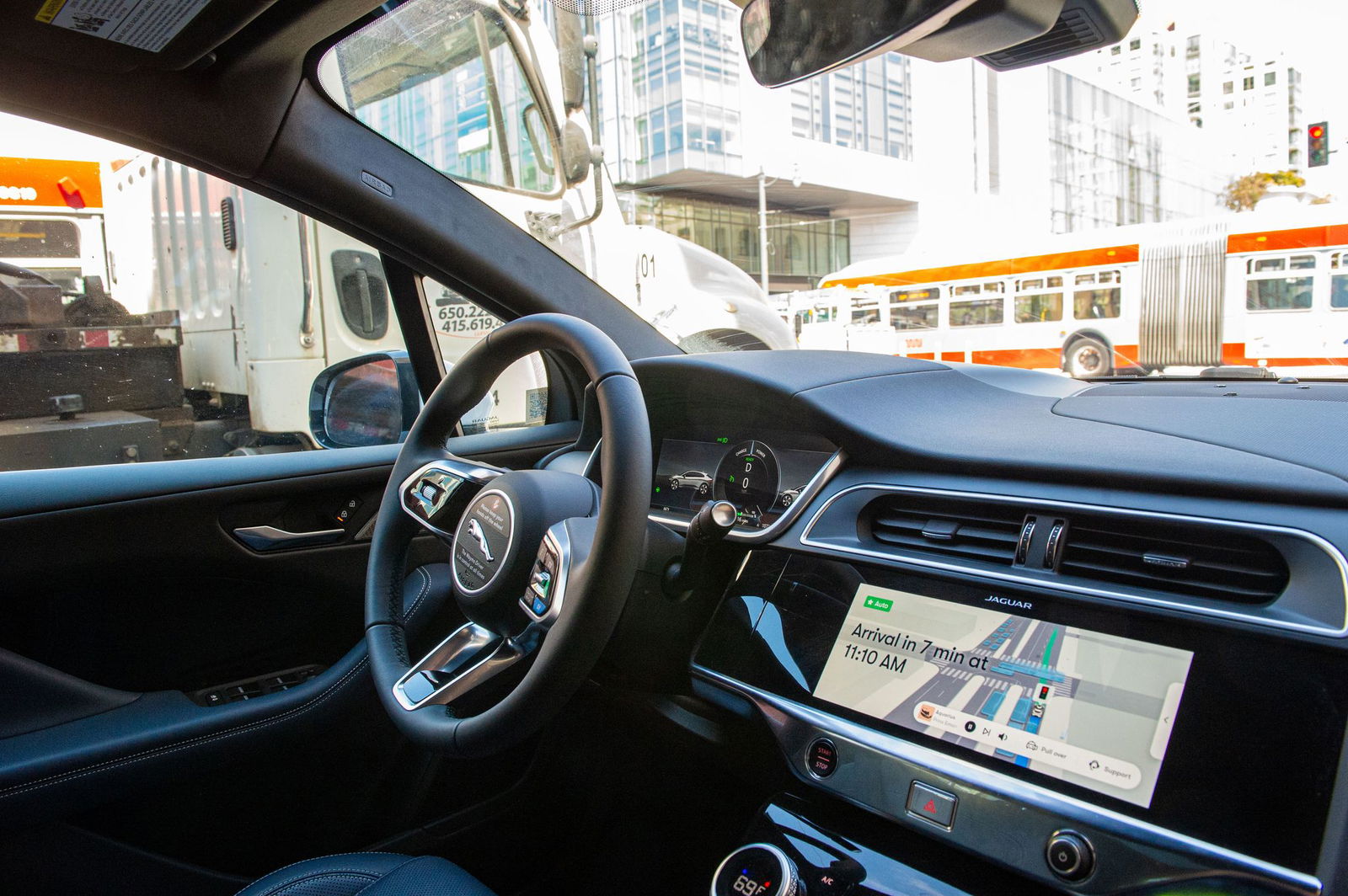 Als führend Robotaxis-Anbieter gilt bislang Waymo. (Archivbild)